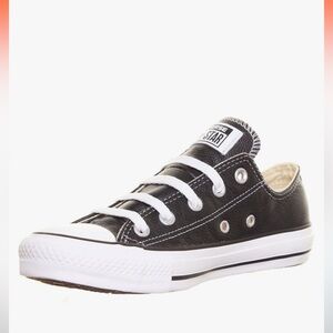 CONVERSE All Star Chuck Taylor men’s size 10 leather low sneaker